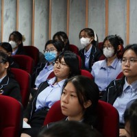 Kegiatan Outdoor Study Kelas X AK Ke Otoritas Jasa Keuangan